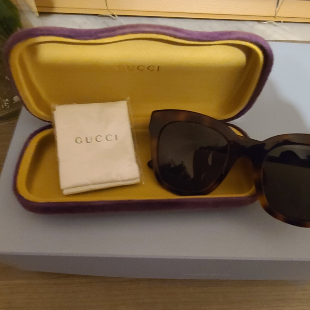 Gucci Dark Brown Tortoise Sunglasses - Picture 7 of 7